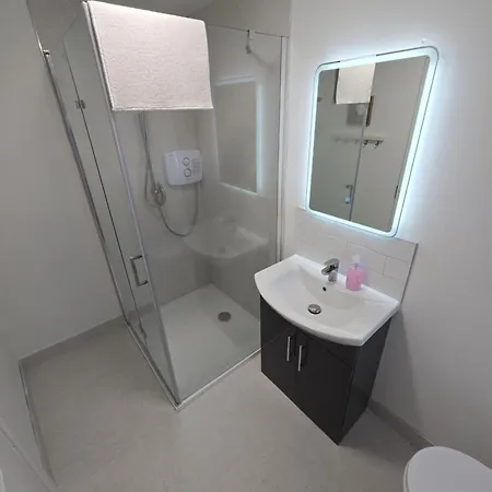 2 Bed With Harbour Views 2 Apartamento Cobh