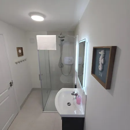 2 Bed With Harbour Views 2 Apartamento *