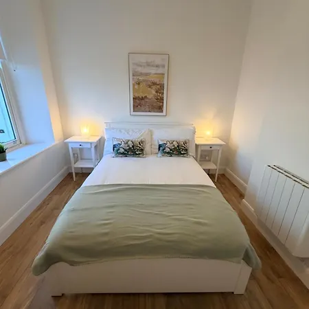 2 Bed With Harbour Views 2 아파트 *