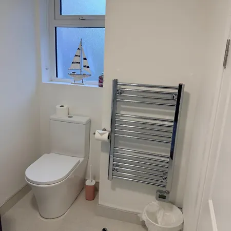 2 Bed With Harbour Views 2 * 코브