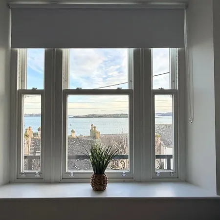 2 Bed With Harbour Views 2 아파트